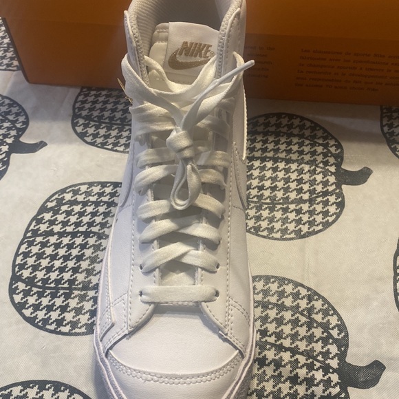 They have never been worn. - Picture 4 of 6